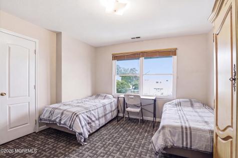 13 Independence Court Lakewood NJ 08701