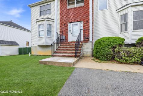 13 Independence Court Lakewood NJ 08701