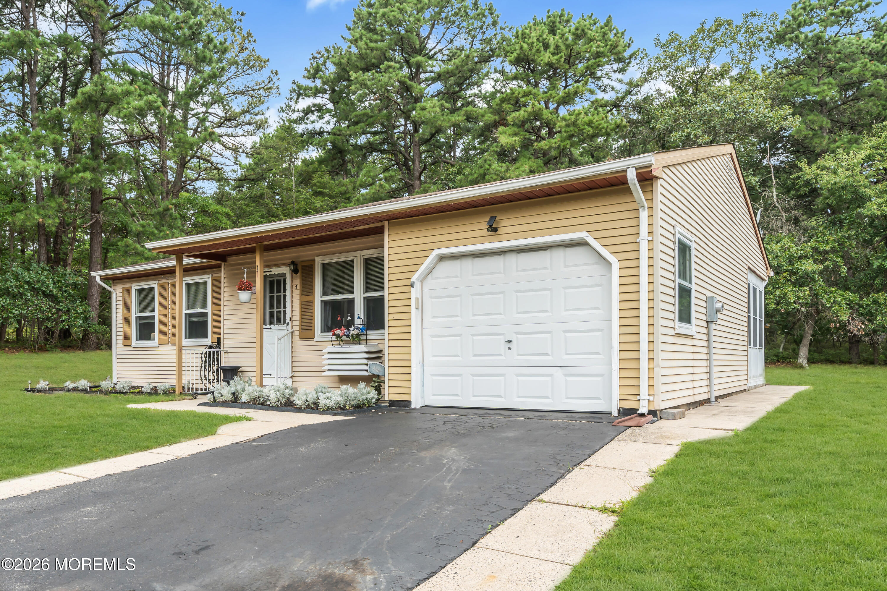 5 Natick Lane Whiting NJ 08759