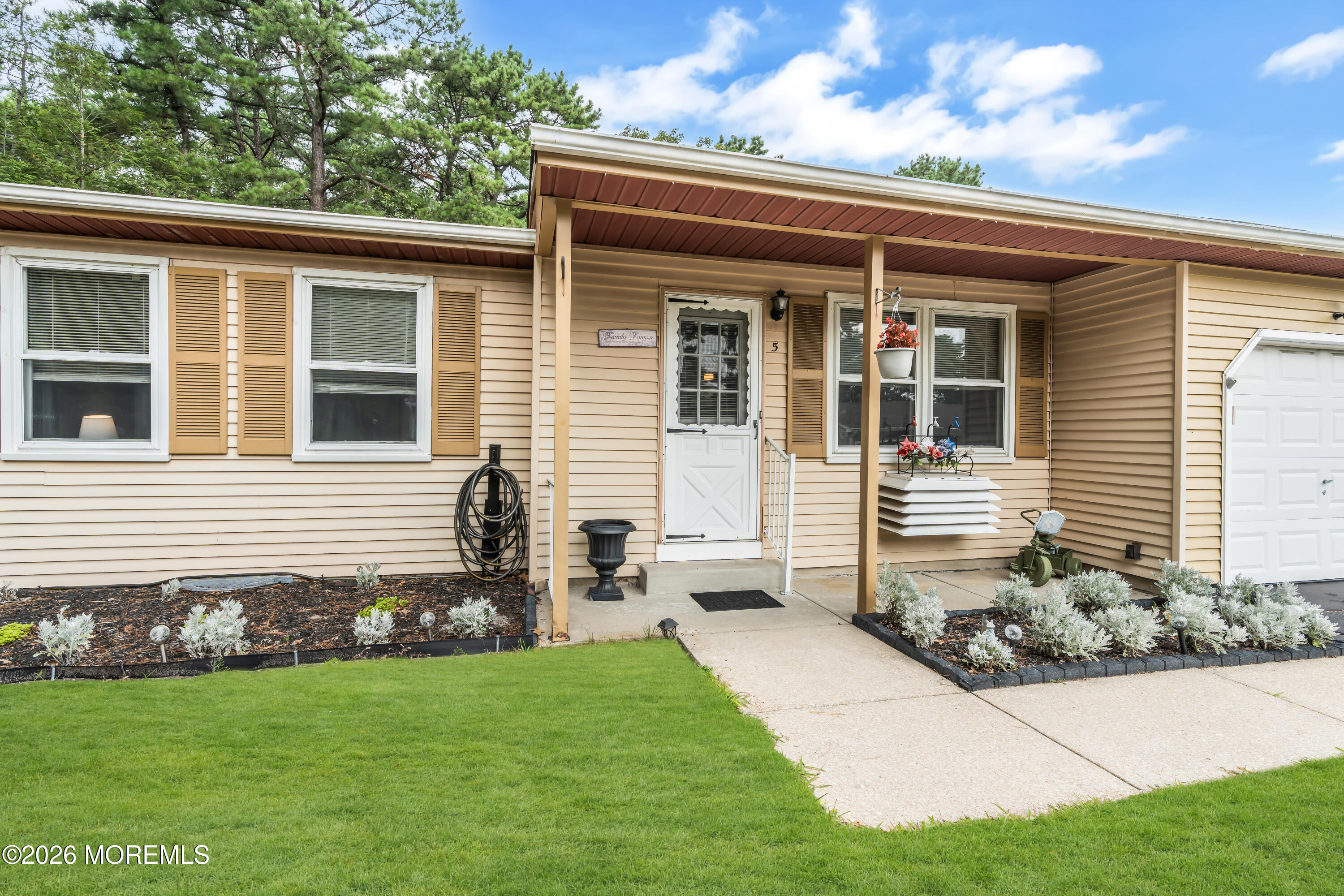 5 Natick Lane Whiting NJ 08759