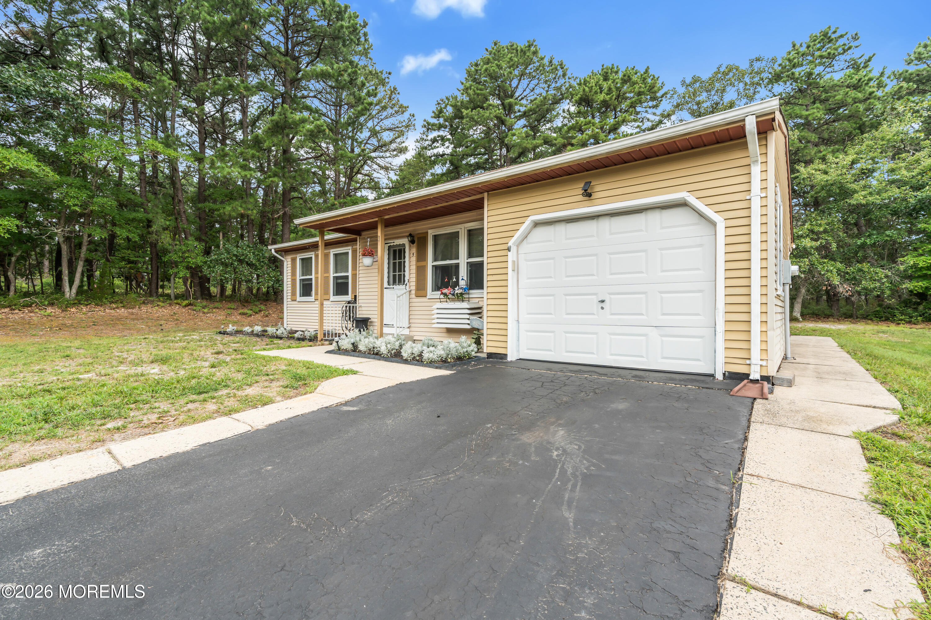 5 Natick Lane Whiting NJ 08759