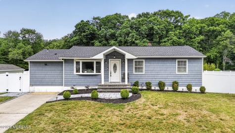 40 Woodside Drive Howell NJ 07731