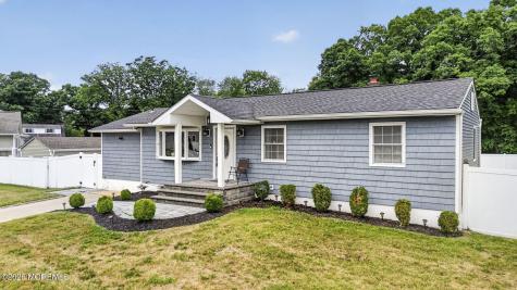 40 Woodside Drive Howell NJ 07731