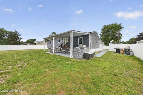 40 Woodside Drive Howell NJ 07731