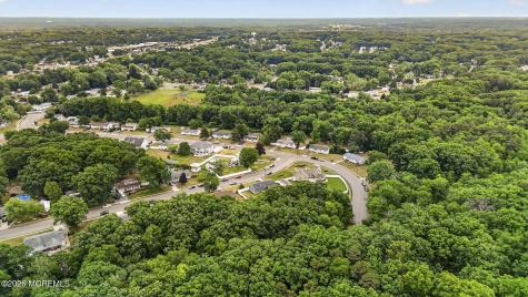 40 Woodside Drive Howell NJ 07731
