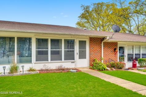 843D Inverness Court Lakewood NJ 08701