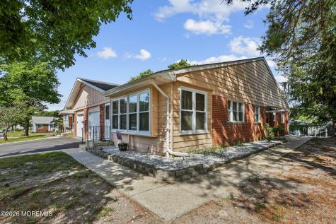 11 B Moccasin Drive Whiting NJ 08759