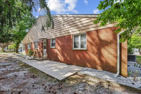 11 B Moccasin Drive Whiting NJ 08759