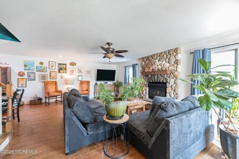 12 Thompson Avenue Leonardo NJ 07737