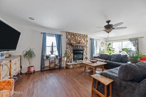 12 Thompson Avenue Leonardo NJ 07737