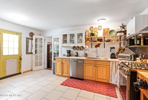 12 Thompson Avenue Leonardo NJ 07737