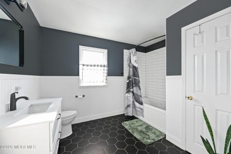 12 Thompson Avenue Leonardo NJ 07737
