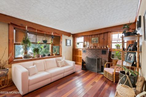 12 Thompson Avenue Leonardo NJ 07737