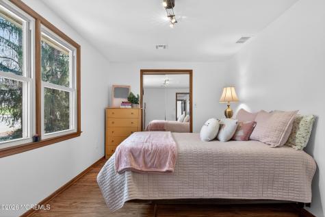 76 Telegraph Hill Road Holmdel NJ 07733
