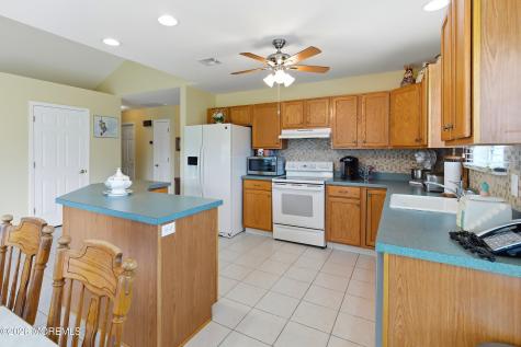 42 Meadows Lane Whiting NJ 08759
