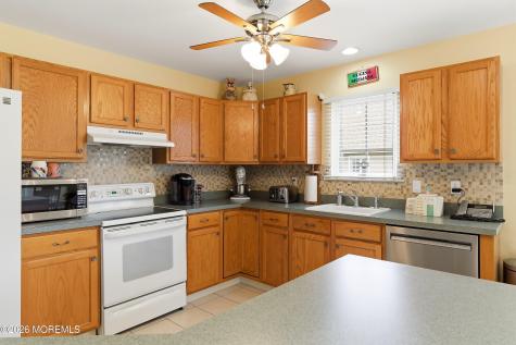 42 Meadows Lane Whiting NJ 08759