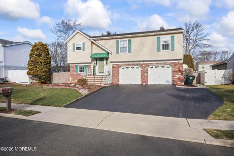 48 Hedgewood Road Howell NJ 07731