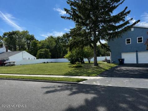 104 Sunset Court Middletown NJ 07748