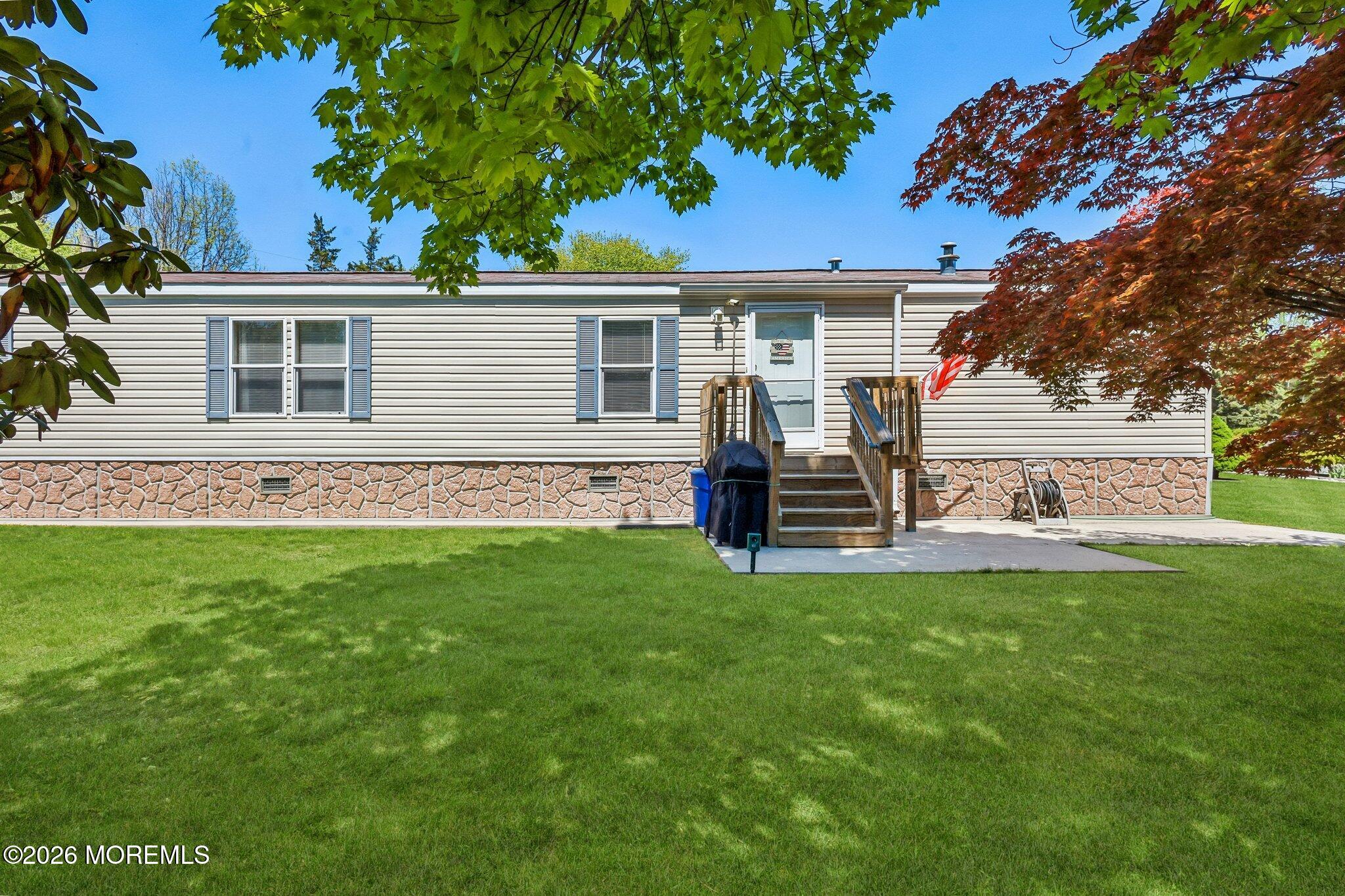 9 Kay Lane Howell NJ 07731