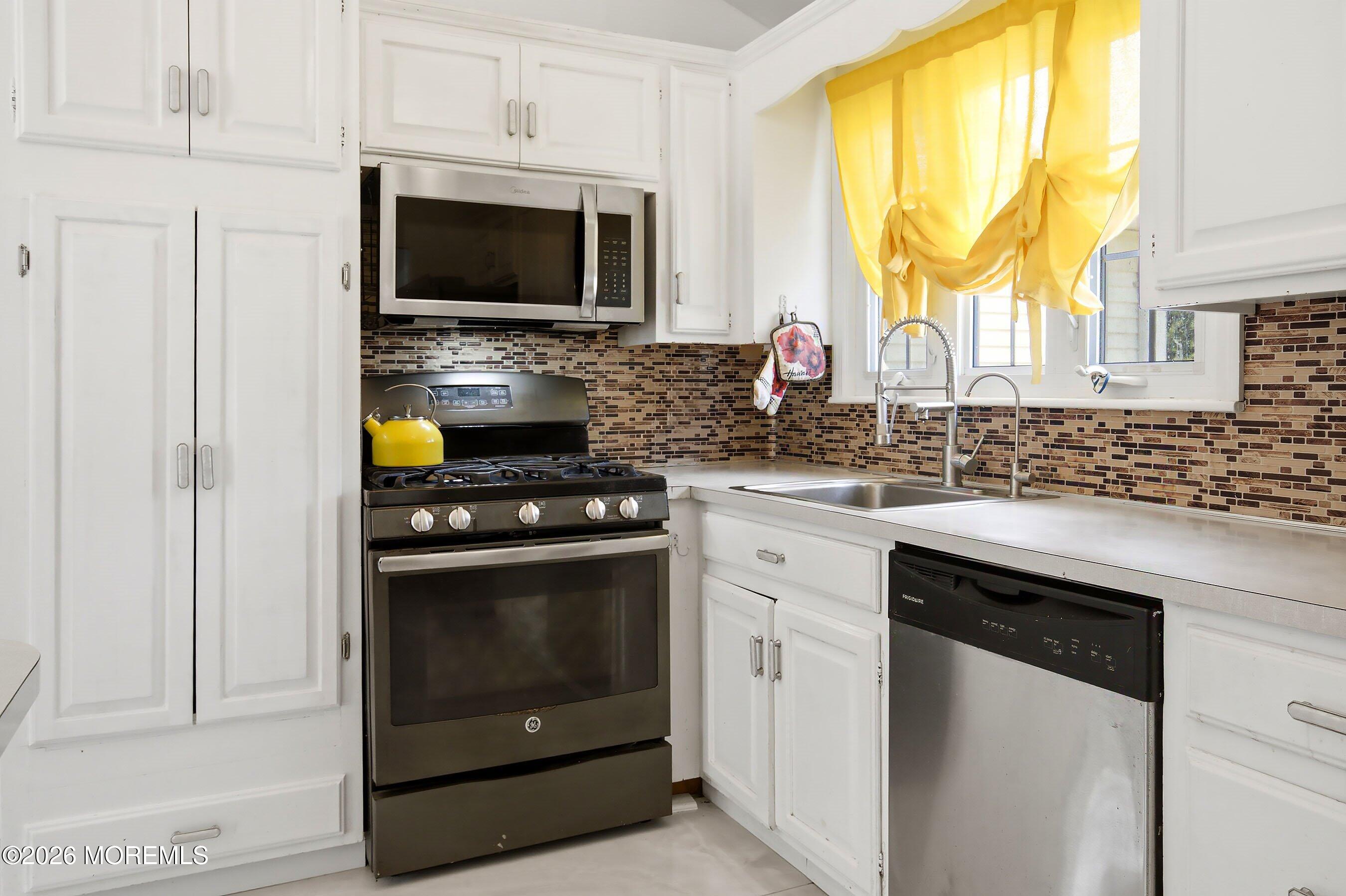17 Knoll Terrace Hazlet NJ 07730