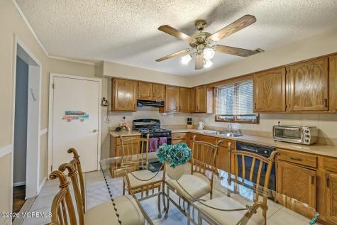 178 Mountain View Drive Lakewood NJ 08701