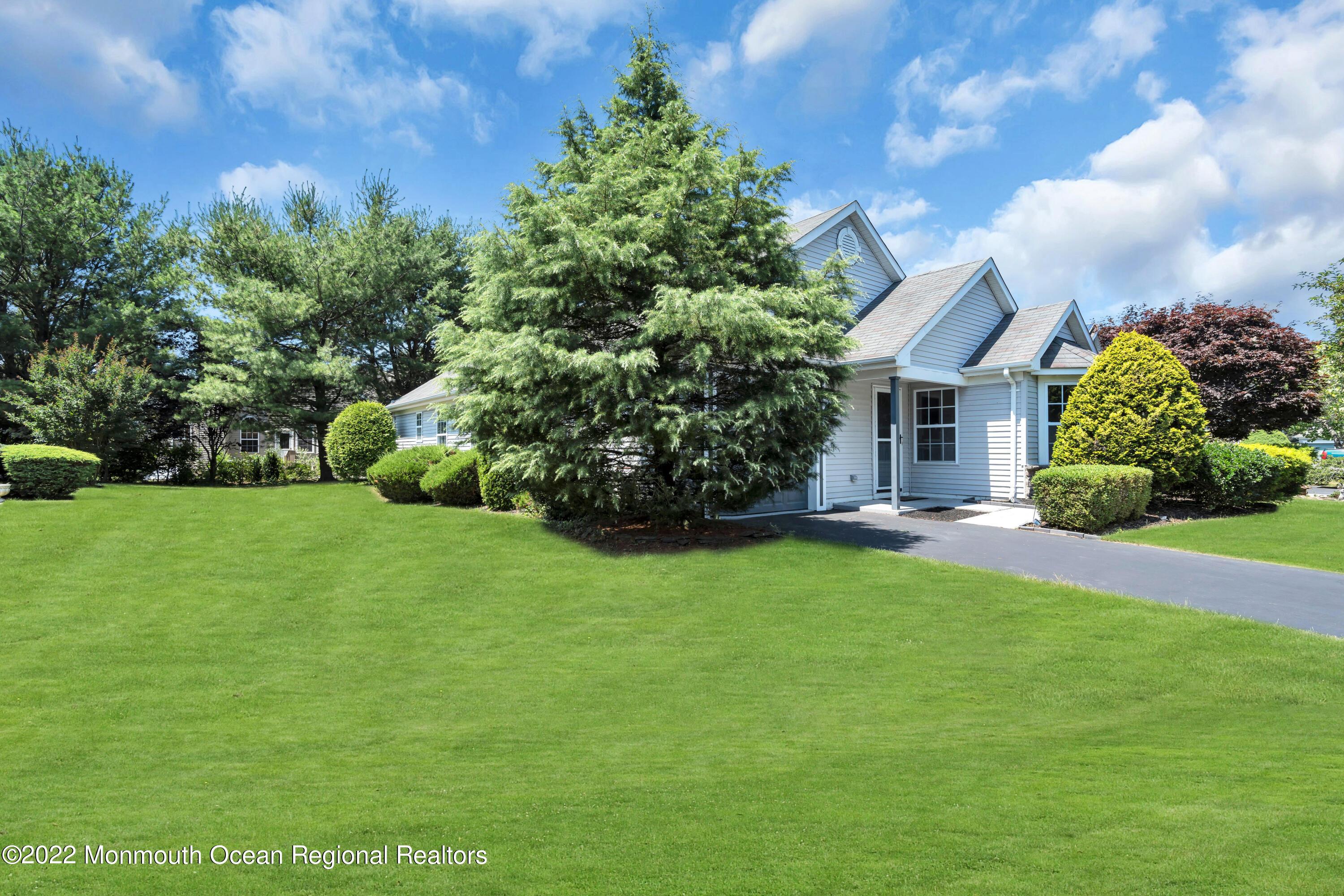 17 Ivy Hill Road Lakewood NJ 08701