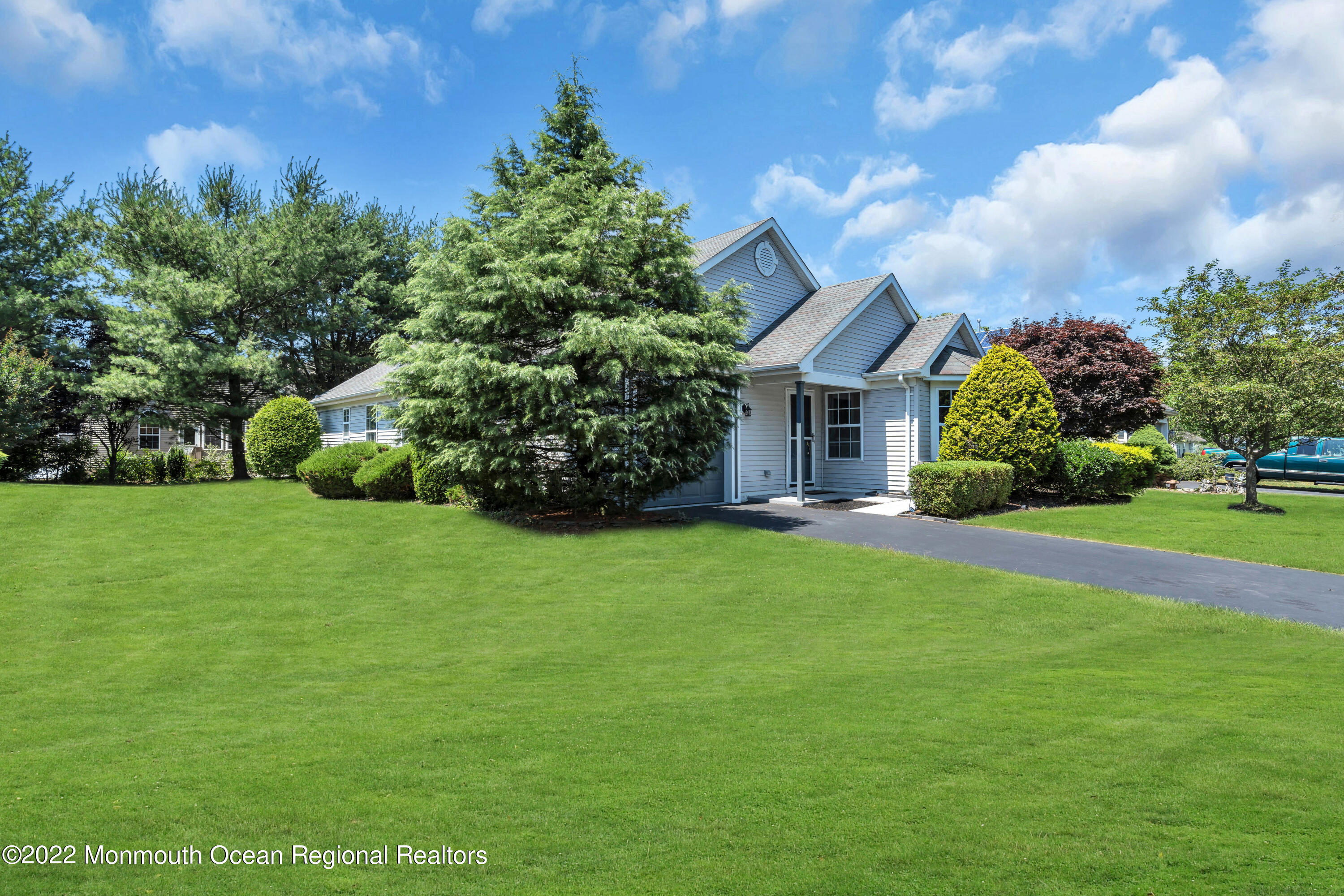 17 Ivy Hill Road Lakewood NJ 08701