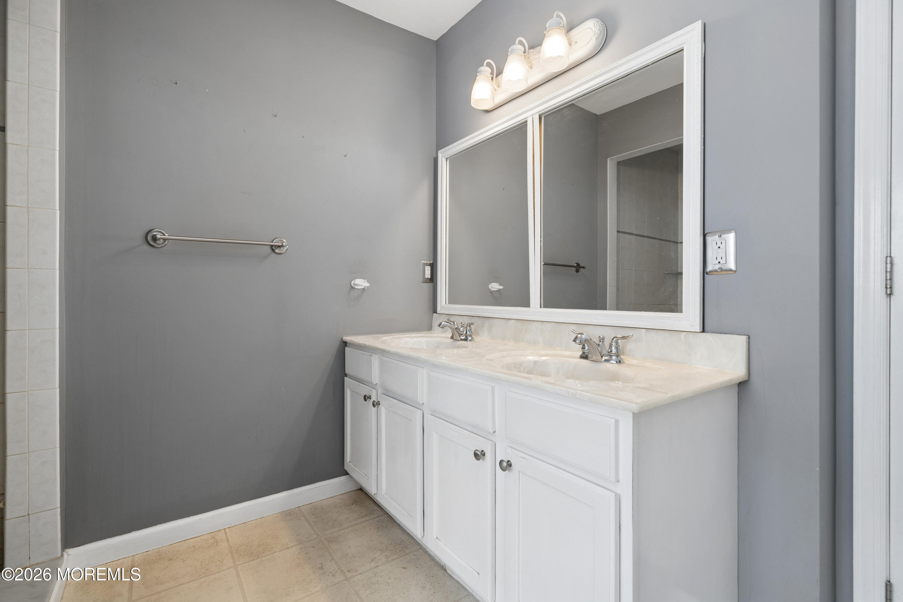 994 Treasure Avenue Manahawkin NJ 08050