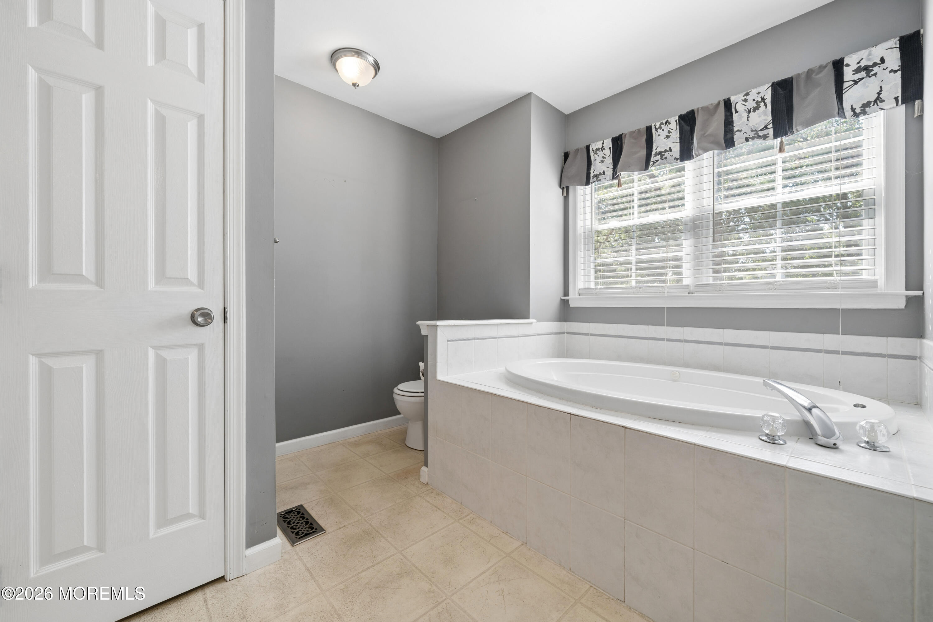 994 Treasure Avenue Manahawkin NJ 08050
