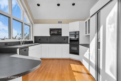 724 Newell Avenue Manahawkin NJ 08050