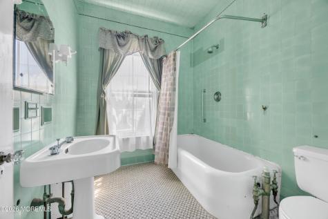 128 Green Street Woodbridge NJ 07095