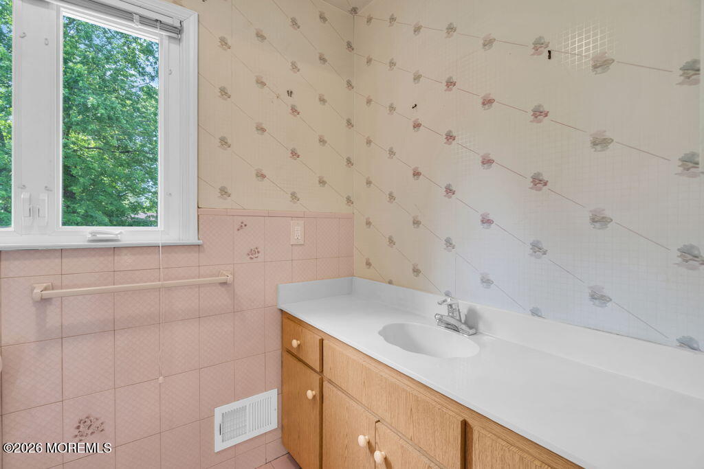 1 Dickinson Lane Morganville NJ 07751