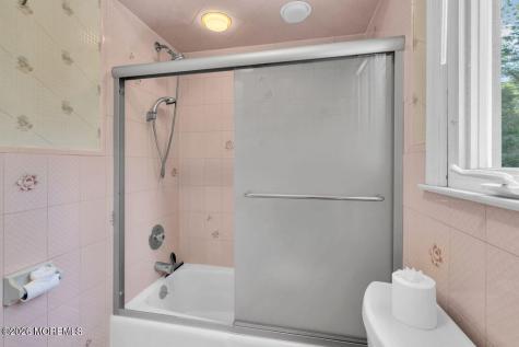 1 Dickinson Lane Morganville NJ 07751