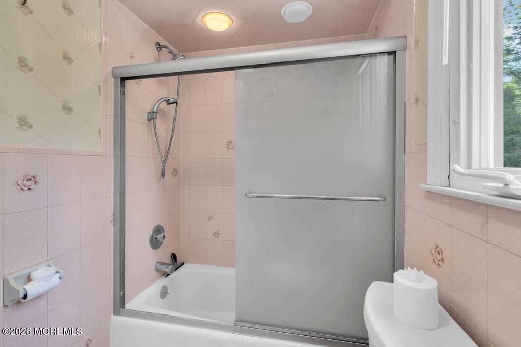 1 Dickinson Lane Morganville NJ 07751