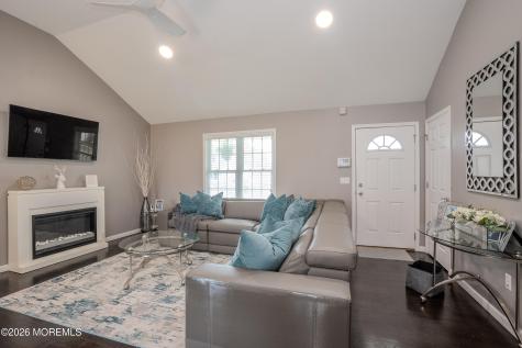226 Pennant Avenue Beachwood NJ 08722