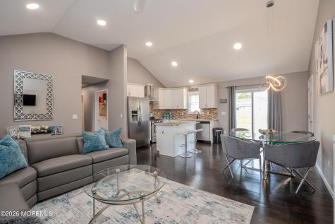 226 Pennant Avenue Beachwood NJ 08722