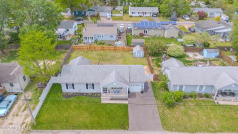 226 Pennant Avenue Beachwood NJ 08722