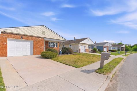 38 Woodstock Drive Toms River NJ 08757