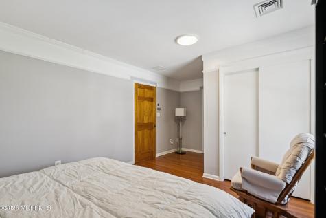 5 Liberty Court Howell NJ 07731