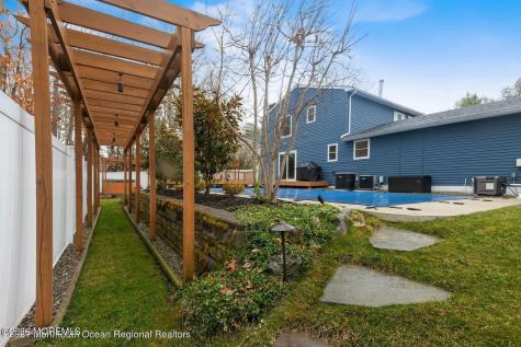 5 Liberty Court Howell NJ 07731