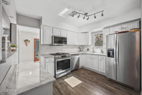 39 Tioga Drive Howell NJ 07731