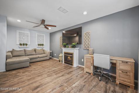 39 Tioga Drive Howell NJ 07731