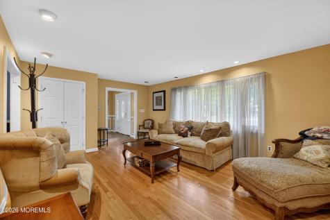 7 Kingston Terrace Morganville NJ 07751