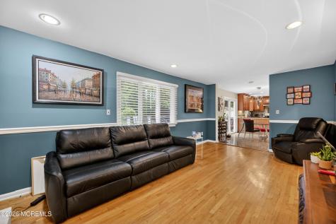7 Kingston Terrace Morganville NJ 07751