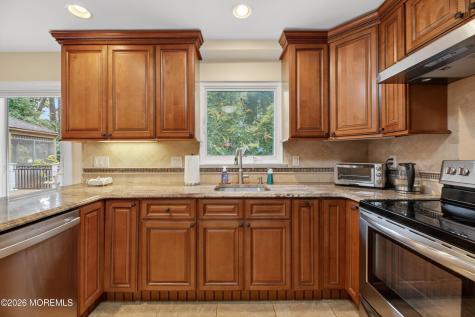 7 Kingston Terrace Morganville NJ 07751
