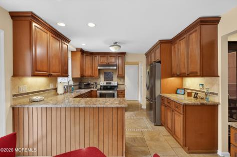 7 Kingston Terrace Morganville NJ 07751