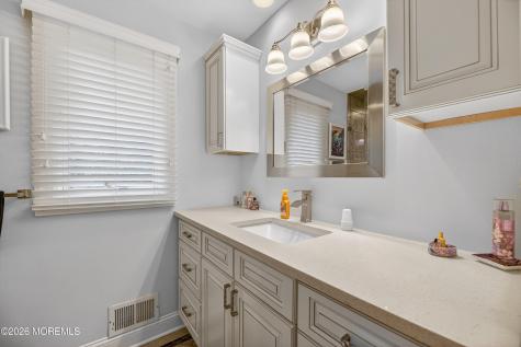 7 Kingston Terrace Morganville NJ 07751