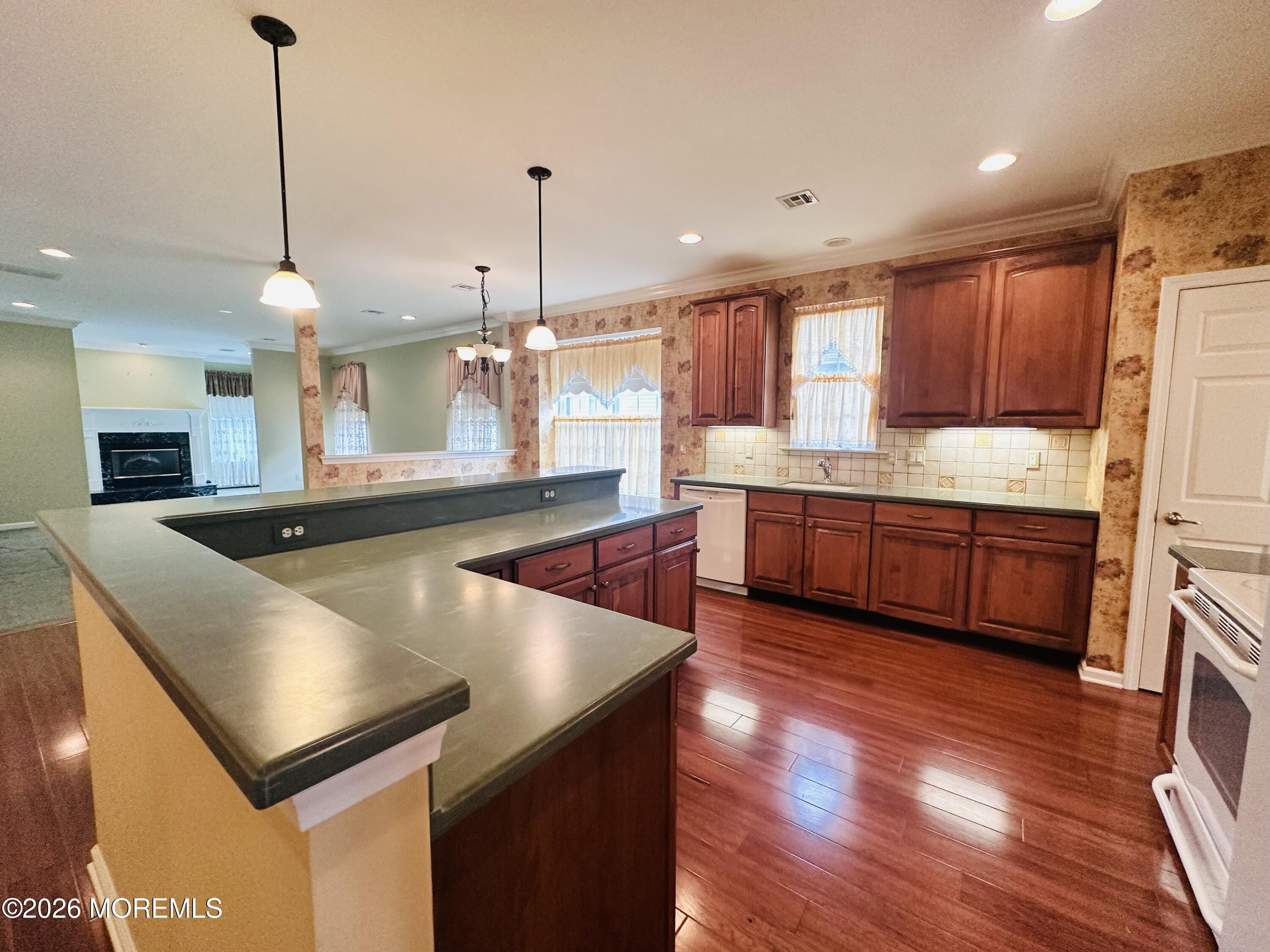 10 Woodview Drive Manchester NJ 08759