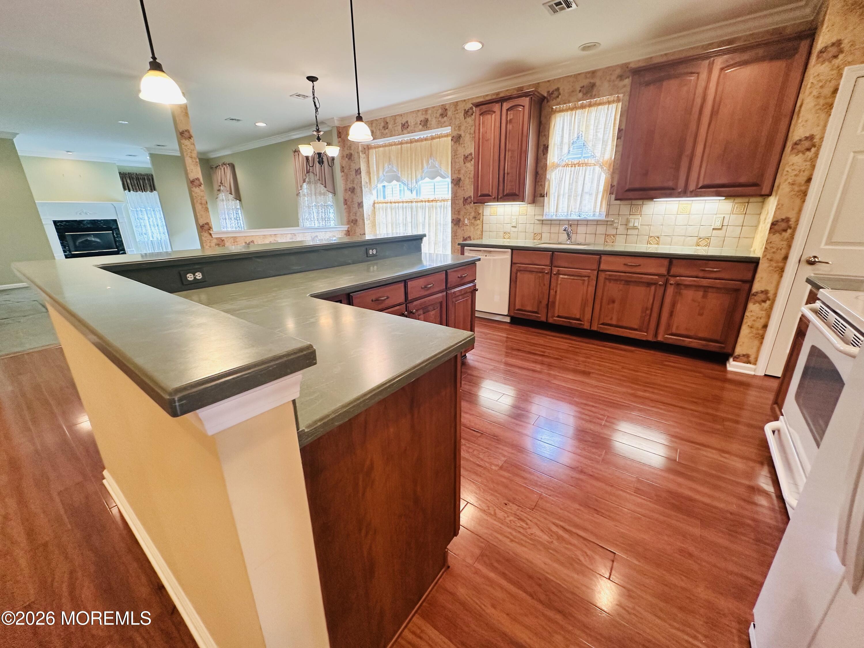 10 Woodview Drive Manchester NJ 08759