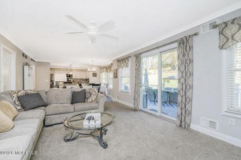 20 Thousand Oaks Terrace Howell NJ 07731